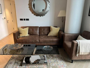 Modern 2 Bed Flat at Battersea
